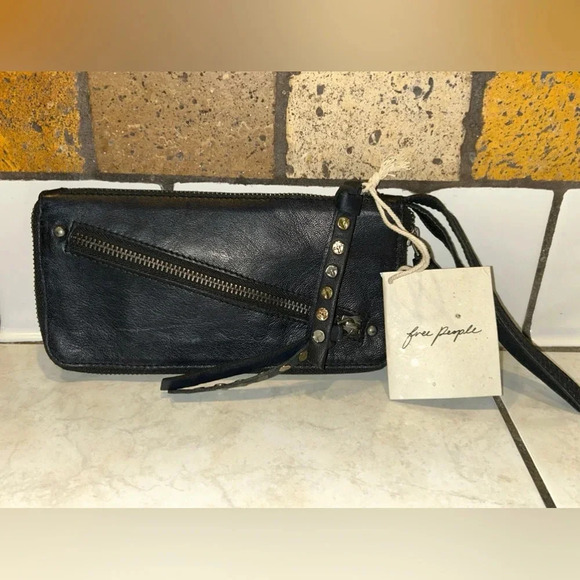 FREE PEOPLE Black Distressed Leather Wristlet Wallet. Brand new with tags - Picture 5 of 11